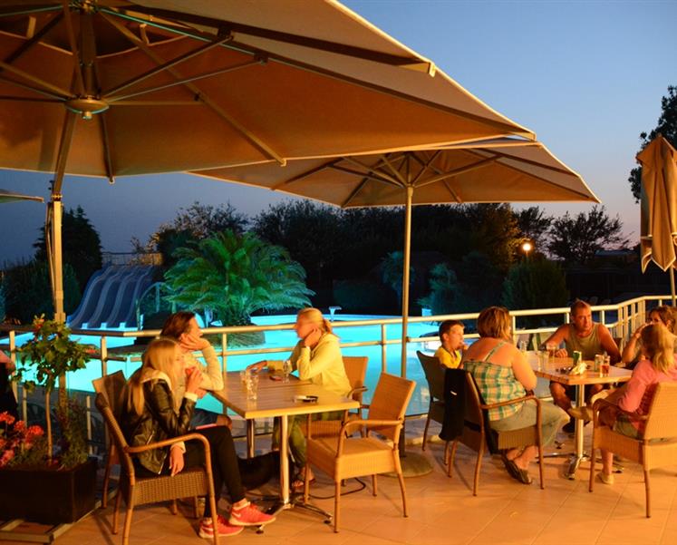 bar restaurant terrace - RESIDENCE LES ILES PENESTIN
